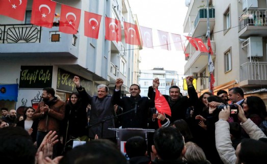 Narlıdereliler, CHP'nin Belediye Başkanı Adayını coşkuyla karşıladı