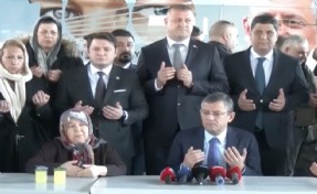 Özgür Özel, İslahiye'de depremzede vatandaşları ziyaret etti