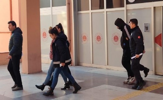 Torbacı sevgililer kıskıvrak yakalandı