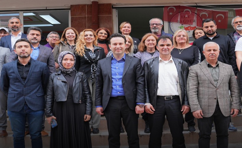 AK Parti Karşıyaka Adayı Çiftçioğlu'nun seçim mesaisi: STK'lere yeni yerleşke müjdesi