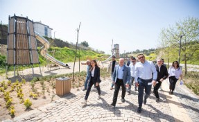 Tunç Soyer son mesai gününde Portakal Vadisi’ni ziyaret etti