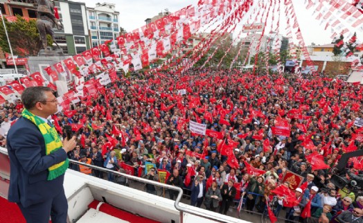 CHP lideri Özgür Özel gençleri sandığa davet etti