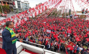 CHP lideri Özgür Özel gençleri sandığa davet etti