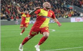 Göztepe, Ahmed ve Doğan'ı bekliyor