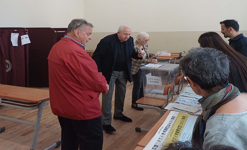 İzmir'de seçmen sandık başına gitti