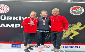 İzmirli öğretmen atletler derece yaptı