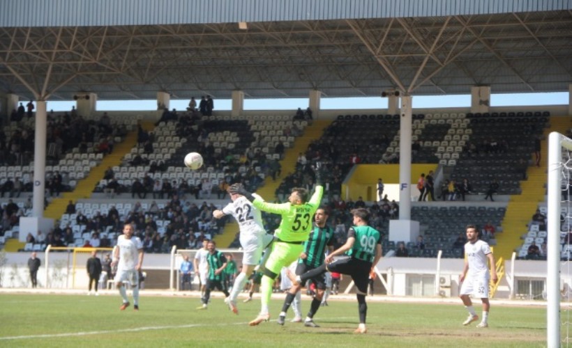 Kuşadasıspor evinde Bornova 1877'yi rahat geçti!