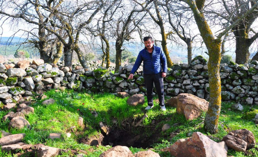 Manisa'da tarihi mezarlıkta defineci tahribatı