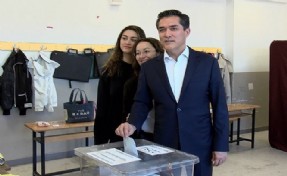 Oy kullandığı okulun bahçesinde açıklama yapan İYİ Partili Kavuncu'ya tepki