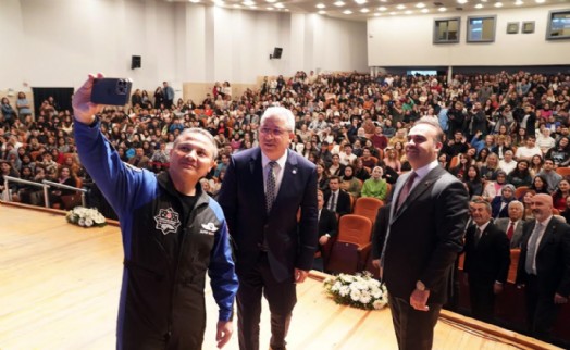 Türkiye’nin ilk astronotu Alper Gezeravcı, Ege  Üniversitesi'ne konuk oldu