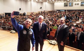 Türkiye’nin ilk astronotu Alper Gezeravcı, Ege  Üniversitesi'ne konuk oldu