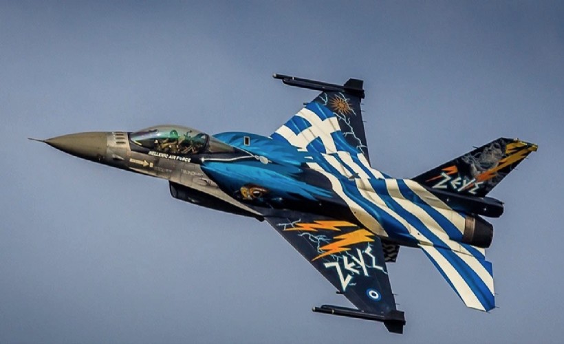 Yunanistan'a ait F-16 uçağı Ege’ye düştü!