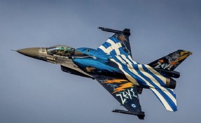 Yunanistan'a ait F-16 uçağı Ege’ye düştü!