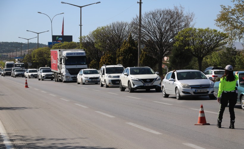 Afyonkarahisar'dan bayram tatilinde 5 milyon araç geçti