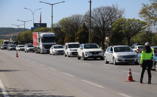 Afyonkarahisar'dan bayram tatilinde 5 milyon araç geçti