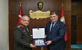 Başkan Tugay Ege Ordusu Komutanı Yeni’yi ziyaret etti