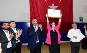 Başkan Kınay mazbatasını aldı