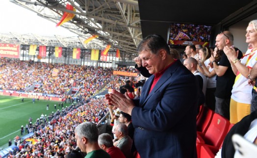 Başkan Tugay Göztepe'nin Süper Lig heyecanına ortak oldu