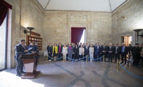 Başkan Tugay ve İzmir'in ilçe belediye başkanları Anıtkabir'i ziyaret etti