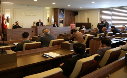 Başkan Türkmen ilk meclis toplantısında konuştu: Seçilmemiş kişiler meclise müdahale edemez!