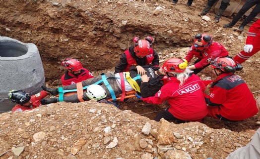 Bodrum’da inşaatta kayan toprağı altında kalan 2 işçi yaralı kurtarıldı