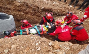 Bodrum’da inşaatta kayan toprağı altında kalan 2 işçi yaralı kurtarıldı