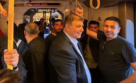 Cemil Tugay, Metro ve İZBAN'da halkla buluştu