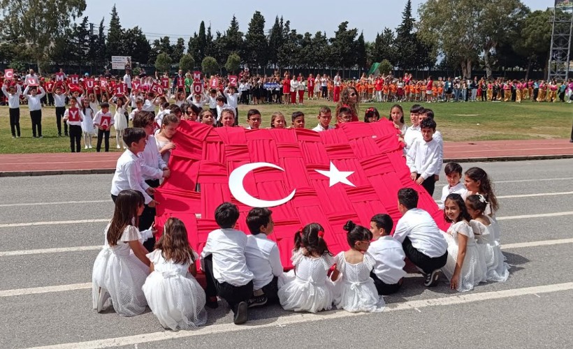 Foça'da ulusal egemenlik ve çocuk bayramı coşkusu