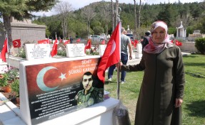 Hava Şehitliği'nde hüzünlü bayram: 'İnşallah ben de şehit olurum' demiş