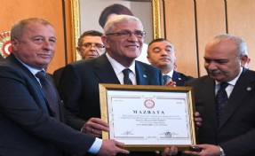İYİ Parti Genel Başkanı Dervişoğlu mazbatasını aldı