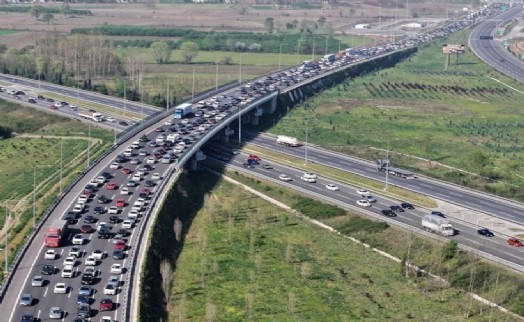 İstanbul-İzmir Otoyolu'nda yoğunluk... Tatilcilerin dönüş çilesi!