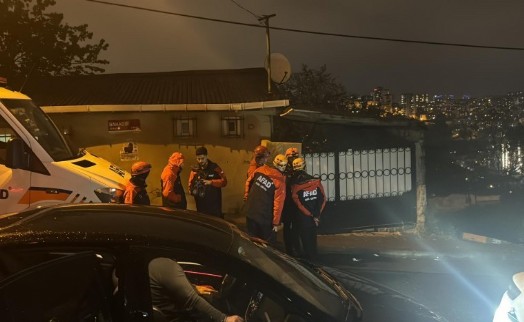 İstanbul'da toprak kayması! Yurttaşlar tahliye edildi...