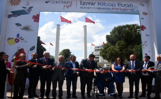 İzmir Kitap Fuarı kapılarını açtı