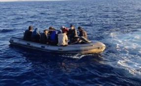 İzmir açıklarında can pazarı: 12 düzensiz göçmen yakalandı
