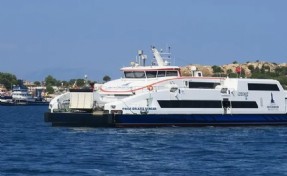 İzmir'de deniz ulaşımına fırtına etkisi: Tüm vapur seferleri iptal!
