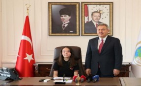 Vali koltuğuna oturan Eda taleplerini sıraladı: Bakın ne istedi?