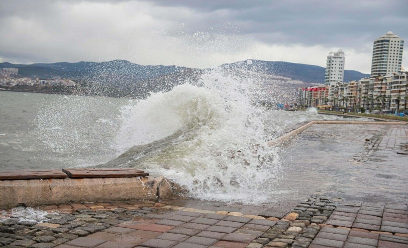 İzmir için kuvvetli rüzgar ve fırtına uyarısı