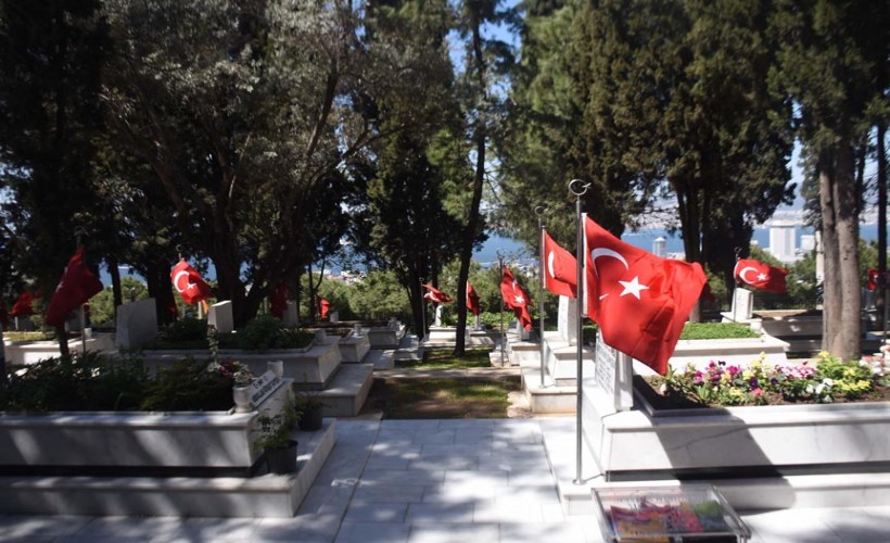 Kadifekale Şehitliği'nde buruk bayram: 'Her bayram geliyoruz'