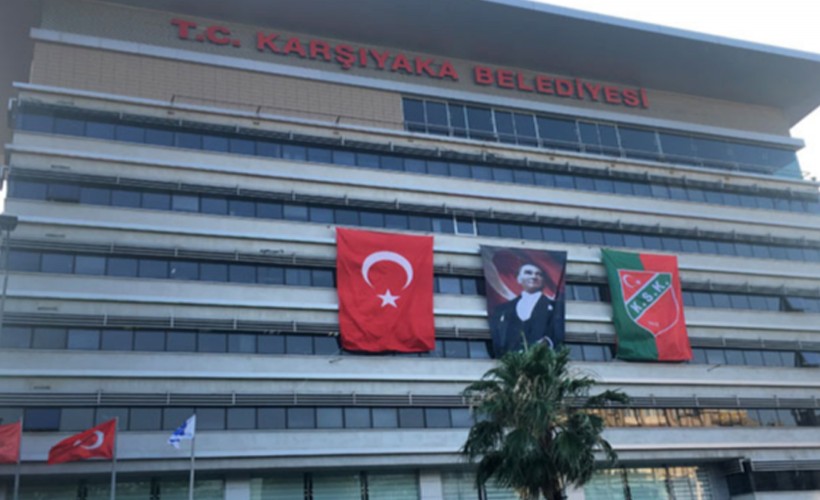 Karşıyaka'da maaş krizi: İşçiler belediye önünde toplandı