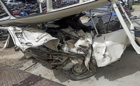 Manisa'da TIR'la çarpışan otomobilin sürücüsü öldü