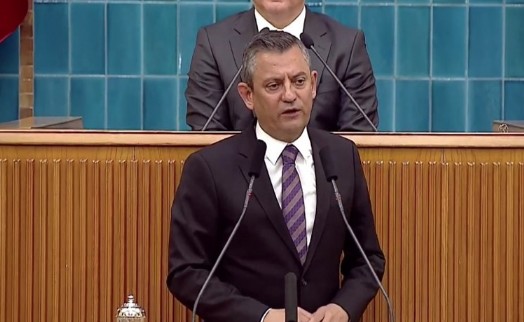 Özel'den MEB'in taslağına tepki: 'Bu müfredatı reddediyoruz'