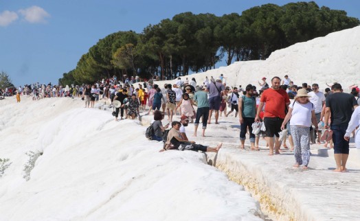 Pamukkale'de bayram yoğunluğu