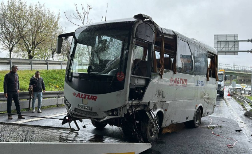 Polisleri taşıyan minibüs devrildi: 6 yaralı