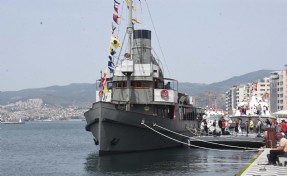 TCG Nusret Müze Gemisi'ne İzmir'de ziyaretçi akını