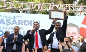 Torbalı’da Övünç Demir mazbatasını aldı: Makam aracını belediyeye bağışladı