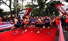 Türkiye'nin en hızlı maraton parkuru Maratonİzmir'e geri sayım
