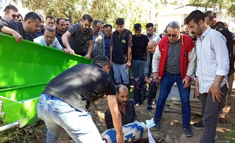 Yangında ölen 2 yaşındaki Mehmet, son yolculuğuna uğurlandı