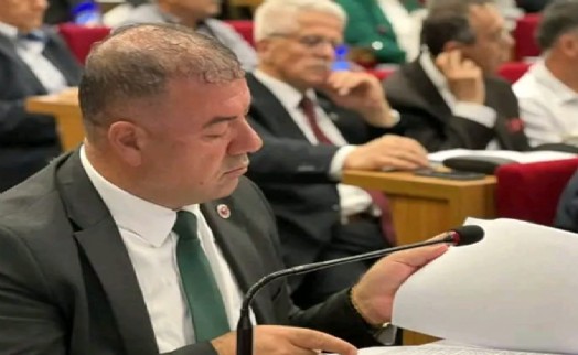 AK Partili Aydemir’den dikkat çeken gönderme: Mezarlıklar kendilerini vazgeçilmez sananlarla dolu