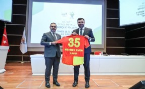 AK Partili İnan'dan Bakan Kacır'a Göztepe forması