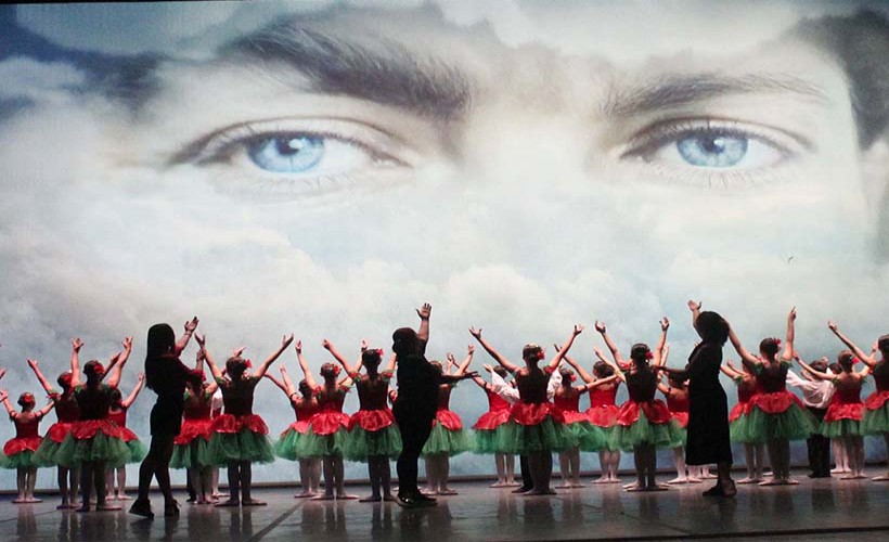 İzmirli kursiyerlerin bale gösterileri seyirciden tam not aldı